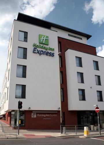 Holiday Inn Express Cheltenham Town Centre, an IHG Hotel reception